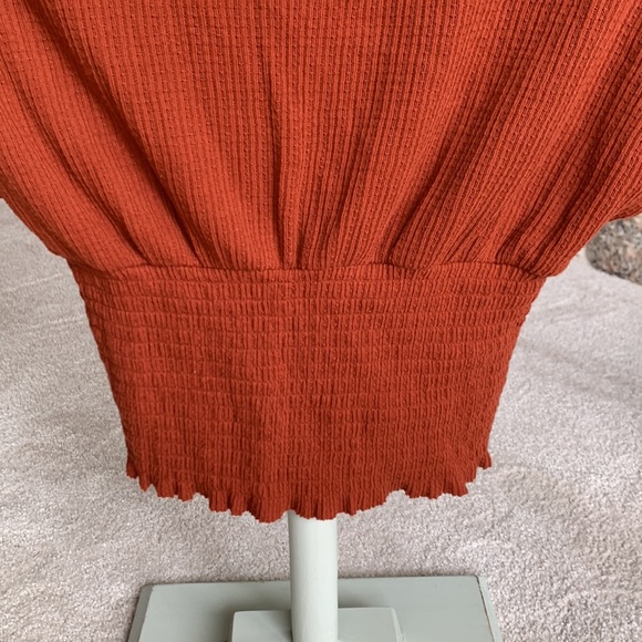 Mudd, rust colored top. - Picture 4 of 6